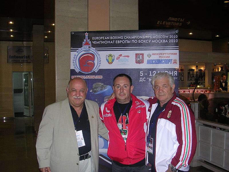 DSCN1159.JPG - слева Президент Федерации бокса Венгрии Шандор Чотони